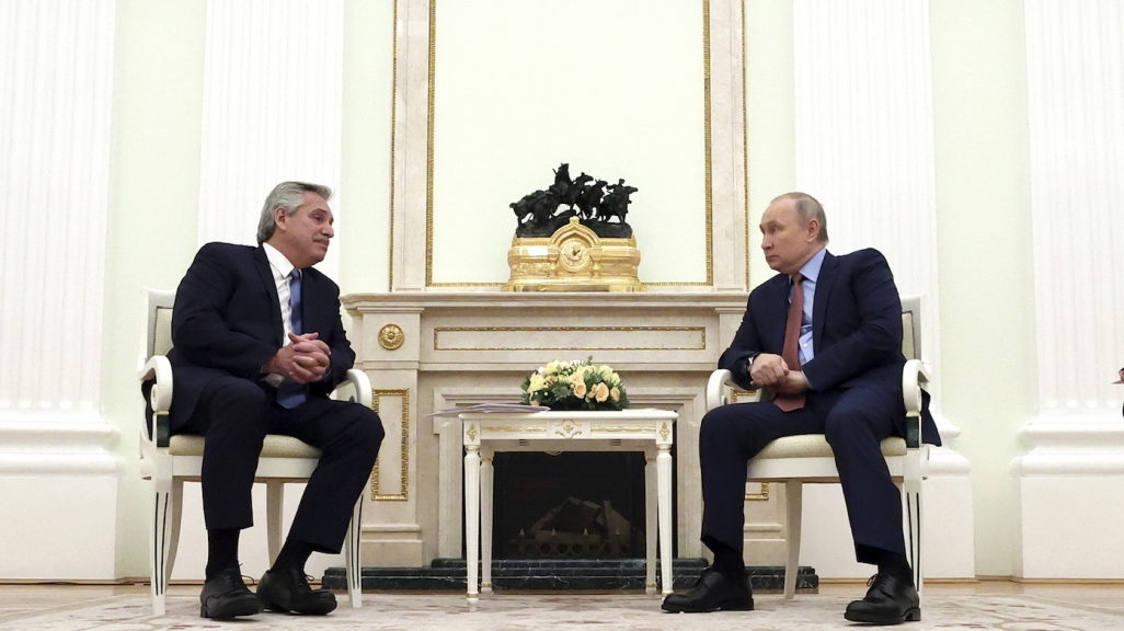 Presidents Fernández and Putin in Moscow. (AP)