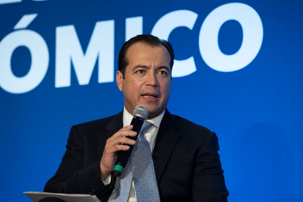 Luis Rosendo during the conferece