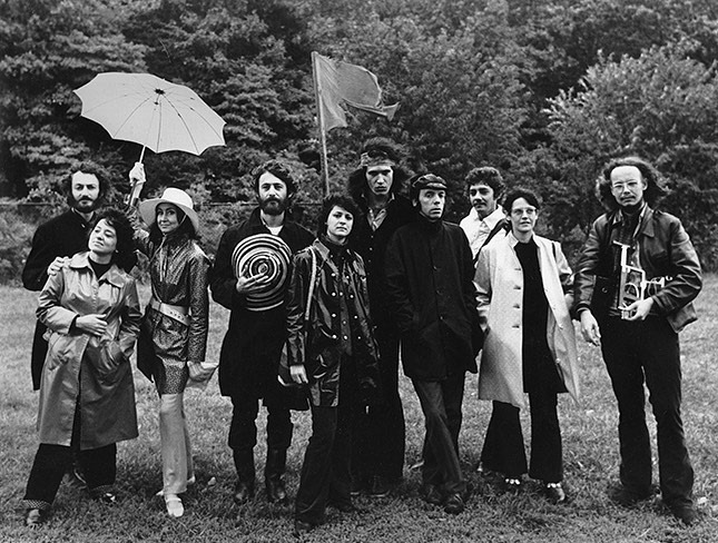 Leandro Katz, Laura Márquez, Beba Damianovich, Friends, Amaro, Hélio Oiticica, Jon Tob Azulay, Susana Perea, and Ted Castle. Inwood Hill Park, Event for the Installation of Katz’s Columna I-Angualasto, 1971. Leandro Katz Archive.