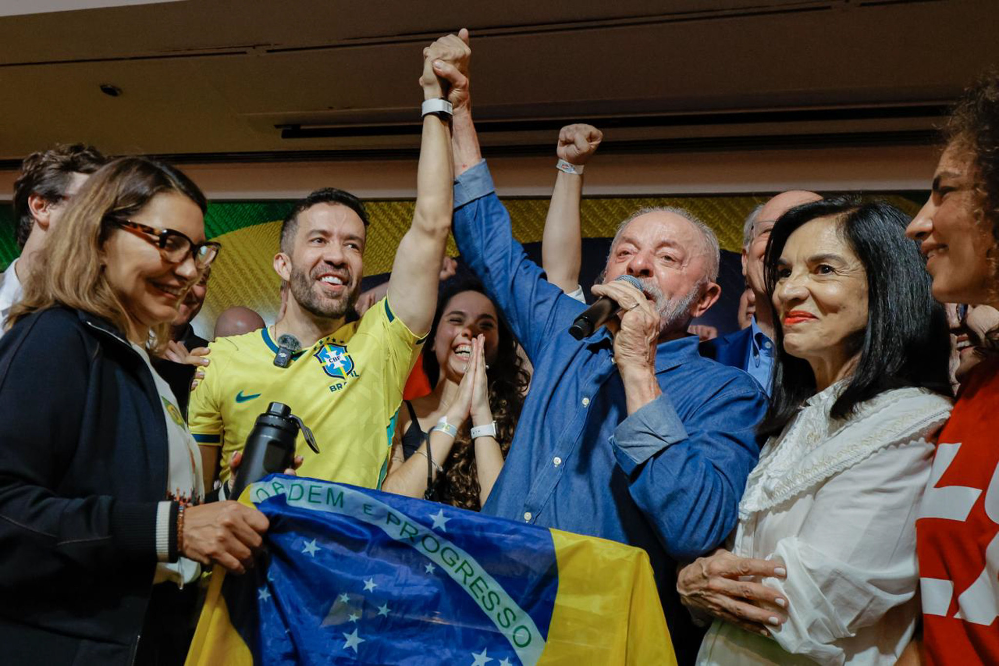 Center: Rep. Janones and President Lula. (PT)
