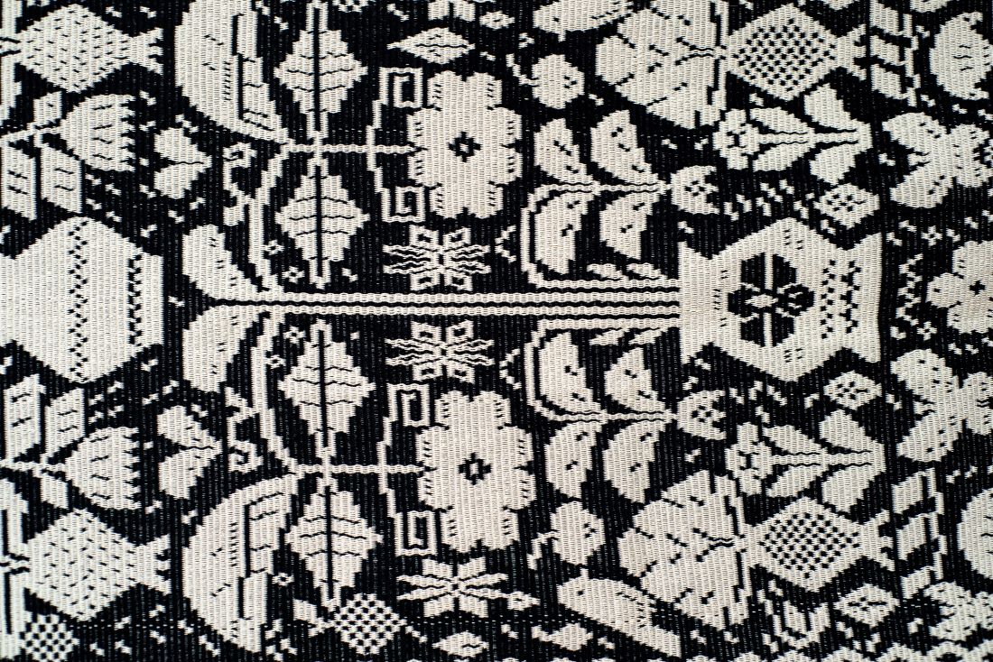 Warp-woven thread