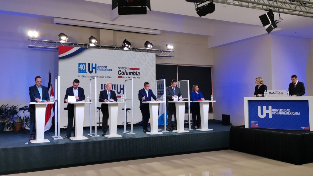 2022 Costa RIcan presidential candidates (L to R) Eli Feinzaig, José María Villalta, José María Figueres, Fabricio Alvarado, Rodrigo Chaves, and Lineth Saborío at a January 19 debate. (Image: @EliFeinzaig)