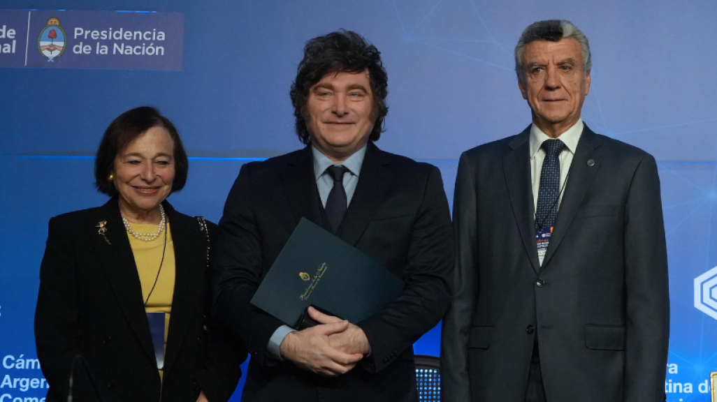 (L-R) AS/COA's Susan Segal, Argentine President Javier Milei, and CAC's Natalio Mario Grinman