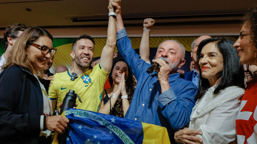Center: Rep. Janones and President Lula. (PT)