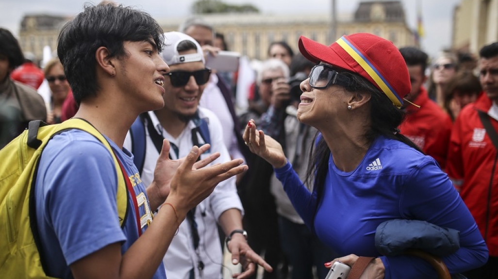 A Colombian peace deal supporter and opponent argue.