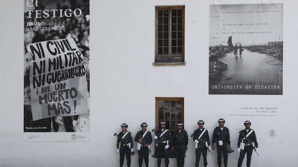Colombian soldiers stand by a poster promoting peace. (Image: AP)