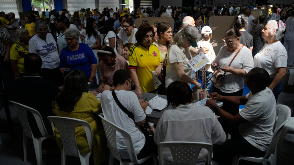 Colombian voters. (AP)