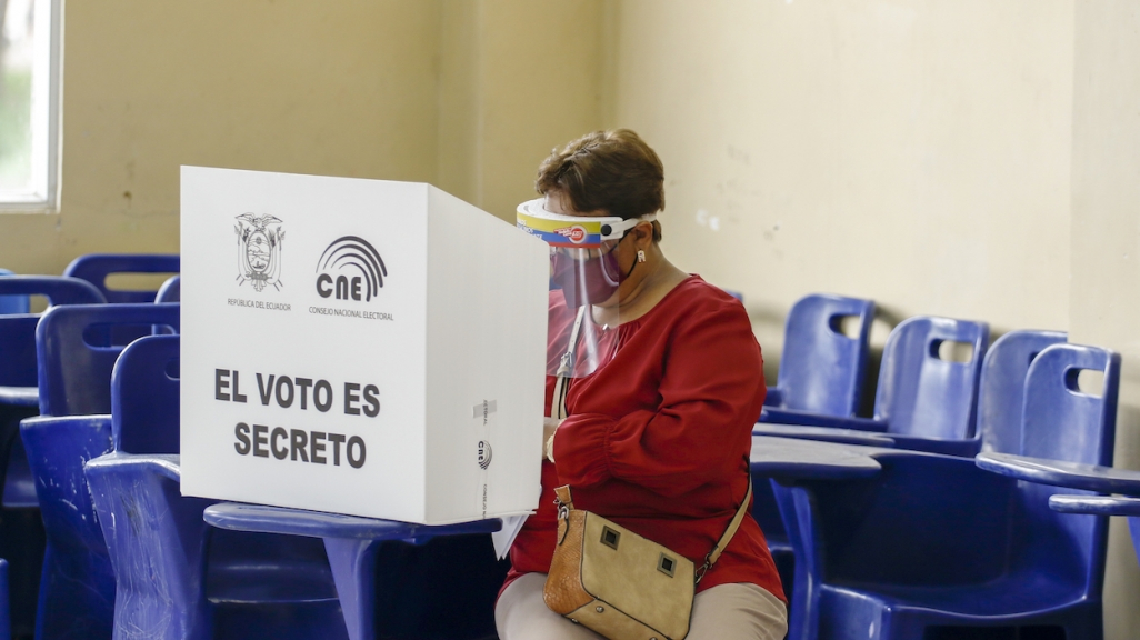 An Ecuadoran votes. (AP)