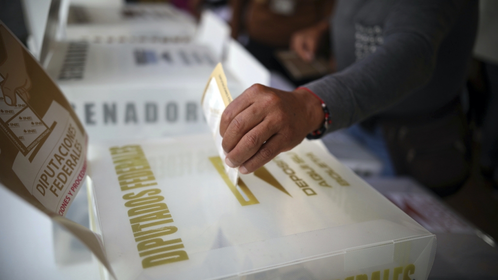 A voter casts a ballot in Mexico. (AP)