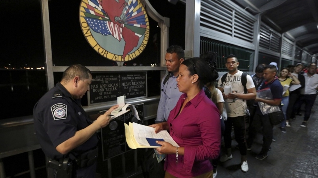 Asylum seekers at U.S. border. (AP)