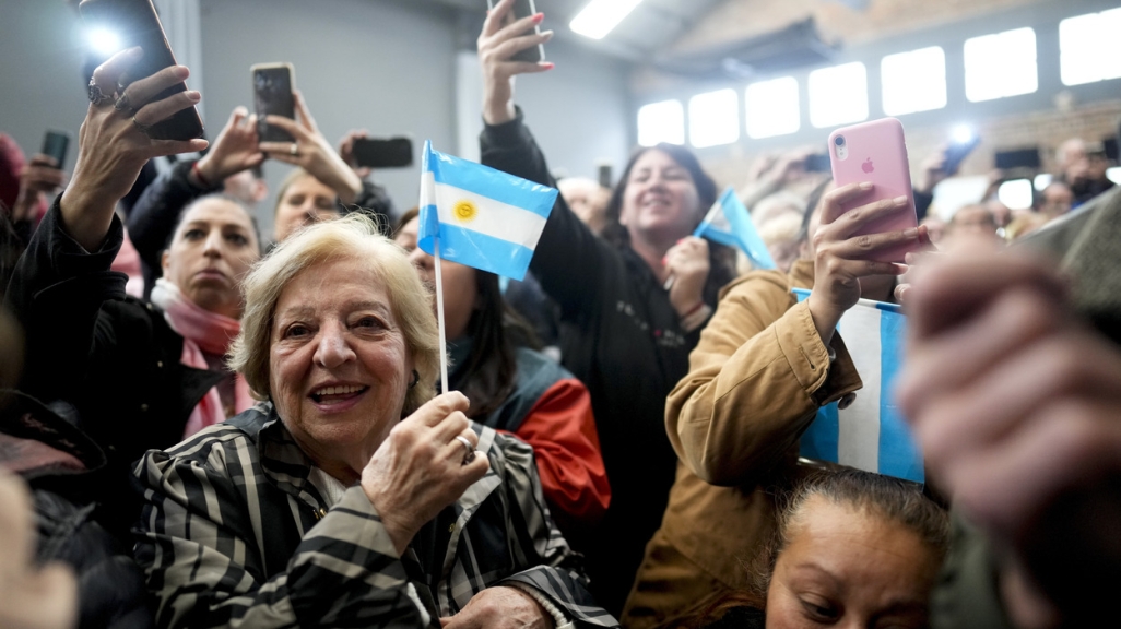 Argentines attend a campaign rally. (AP)