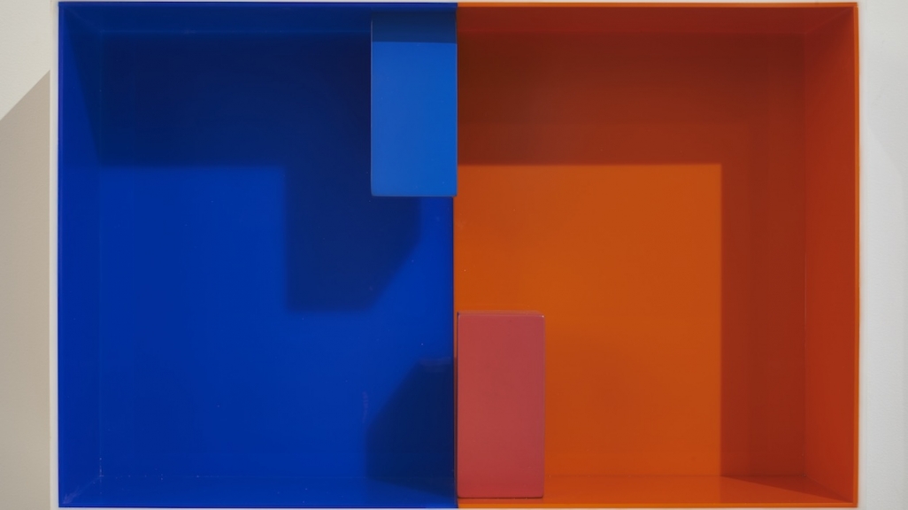 Caja #9 (Box #9), 1971. Acrylic plastic and wood, 14 x 24 x 5 5/8 inches (35.6 x 61 x 14.3 cm). Private collection. Courtesy of Henrique Faria, New York.