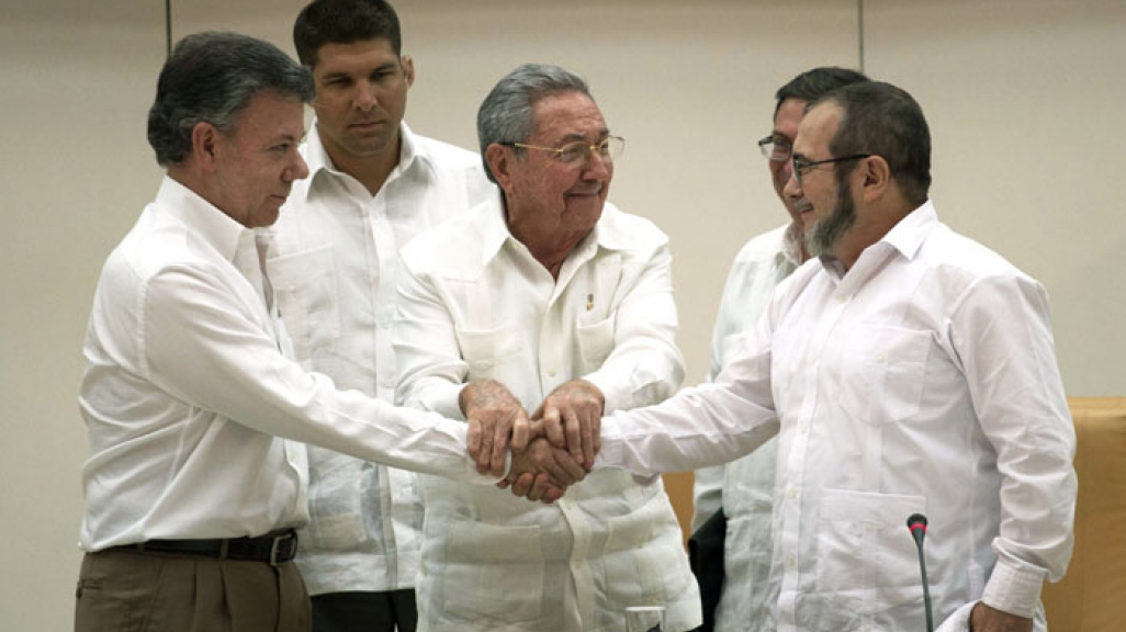 Raul Castro, Juan Manuel Santos, and FARC agreement