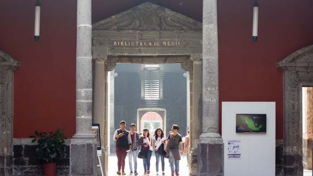 Mexican students at the National Library (Image: Carin Zissis)