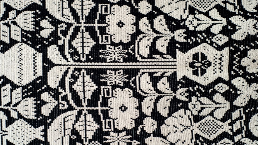 Warp-woven thread