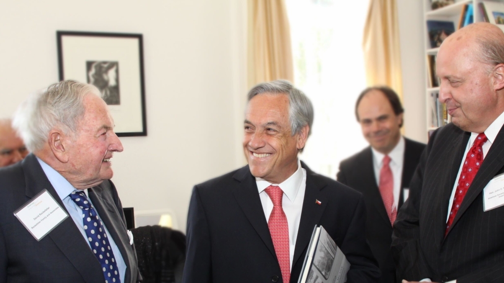 President Piñera (center) with AS/COA Founder David Rockefeller (L) and AS/COA Chairman Emeritus John D. Negroponte (R) in 2011.