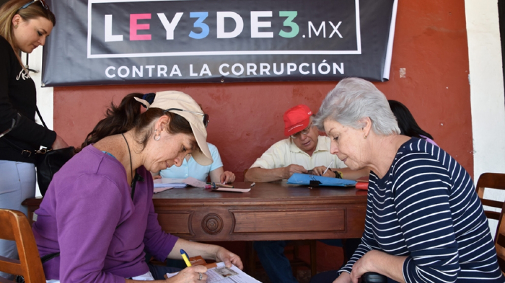 Mexicans sign Ley 3de3