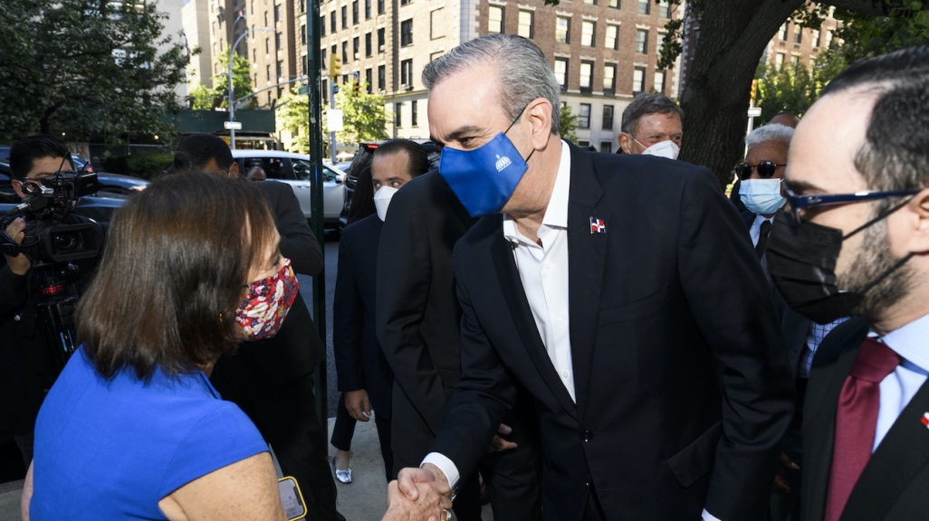 AS/COA's Susan Segal, left, greets Dominican President Luis Abinader. (Paula Abreu Pita / Roey Yohai Studios)