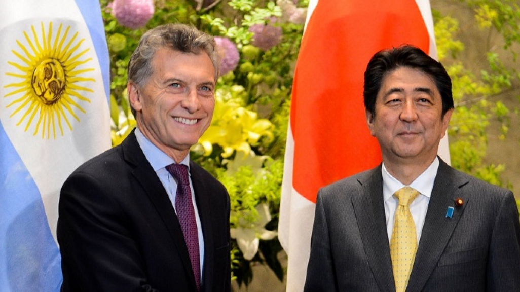 Argentine President Mauricio Macri with Japanese Prime Minister Shinzo Abe