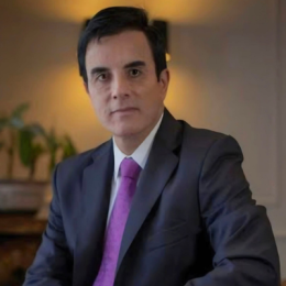 Carlos Espá, Peru