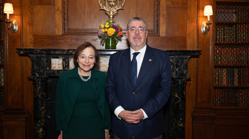 (L-R) AS/COA President and CEO Susan Segal and Guatemalan President Bernardo Arévalo. (Alexis Silver/Roey Yohai Photography)