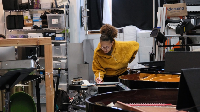 Alyssa Regent: "Mors osculi" Premiere - Vimarsana News