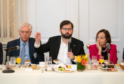 (L-R:) AS/COA Chairman Andrés Gluski, Chile's President Gabriel Boric, AS/COA President and CEO Susan Segal.