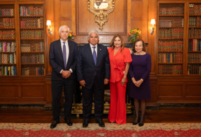 AS/COA Chairman Andrés Gluski, President of Panama José Raúl Mulino, First Lady of Panama Maricel Cohen de Mulino, and AS/COA President and CEO Susan Segal. (Alexis Silver/Roey Yohai Photography)