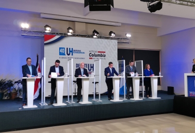 2022 Costa RIcan presidential candidates (L to R) Eli Feinzaig, José María Villalta, José María Figueres, Fabricio Alvarado, Rodrigo Chaves, and Lineth Saborío at a January 19 debate. (Image: @EliFeinzaig)