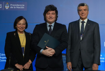 (L-R) AS/COA's Susan Segal, Argentine President Javier Milei, and CAC's Natalio Mario Grinman