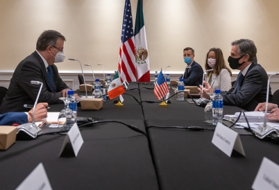 Mexico's Minister Marcelo Ebrard (L) and U.S. Secretary Blinken at a meeting. (Image: U.S. State Department)