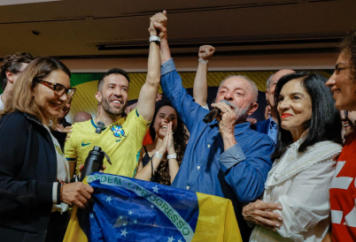 Center: Rep. Janones and President Lula. (PT)