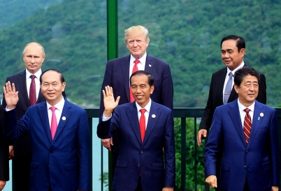 Trump and other world leaders at the 2017 APEC in Vietnam