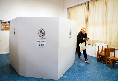 An Uruguayan voter
