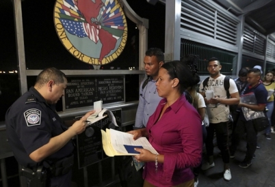 Asylum seekers at U.S. border. (AP)