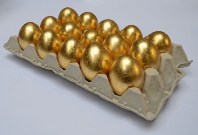 Priscilla Monge, Huevos de Oro (Golden Eggs) 1998