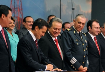 Enrique Pena Nieto signing a bill