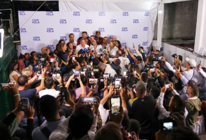 Edmundo Gonzalez surrounded by supporters