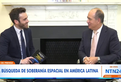 Roberto Macedonio y José Enrique Arrioja durante una entrevista