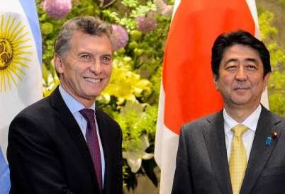 Argentine President Mauricio Macri with Japanese Prime Minister Shinzo Abe
