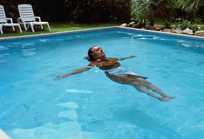 Piscina by Rachelle Mozman