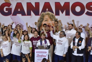 Morena candidate Delfina Gómez speaks at the podium. (AP)