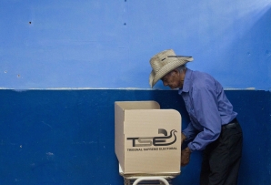 Voter in El Salvador.