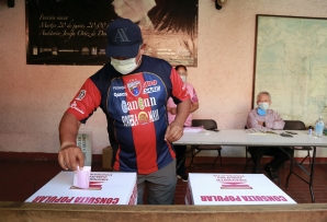 A voter in a Mexican referendum. (AP)