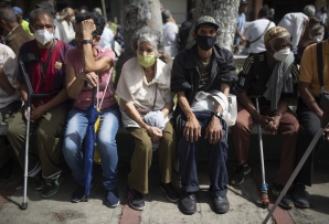 Waiting in line for a vaccine in Caracas. (AP)