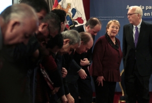 Michelle Bachelet announcing the new cabinet ministers