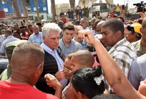 Díaz-Canela in Cuba in the wake of the tornado