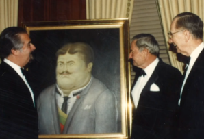 (L-R) Fernando Botero, AS/COA Founder David Rockefeller, and Ambassador George W. Landau with the painting El Presidente.