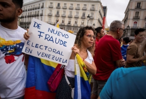 Protester in Madrid holding a sign 