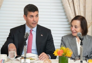 President Santiago Peña (L) and AS/COA's Susan Segal. (Photo: Roey Yohai Photography)